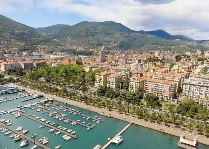 Redamare In The Center Of The * La Spezia