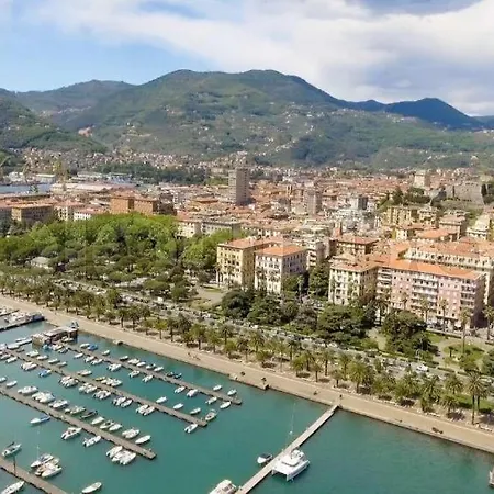 Redamare In The Center Of The * La Spezia